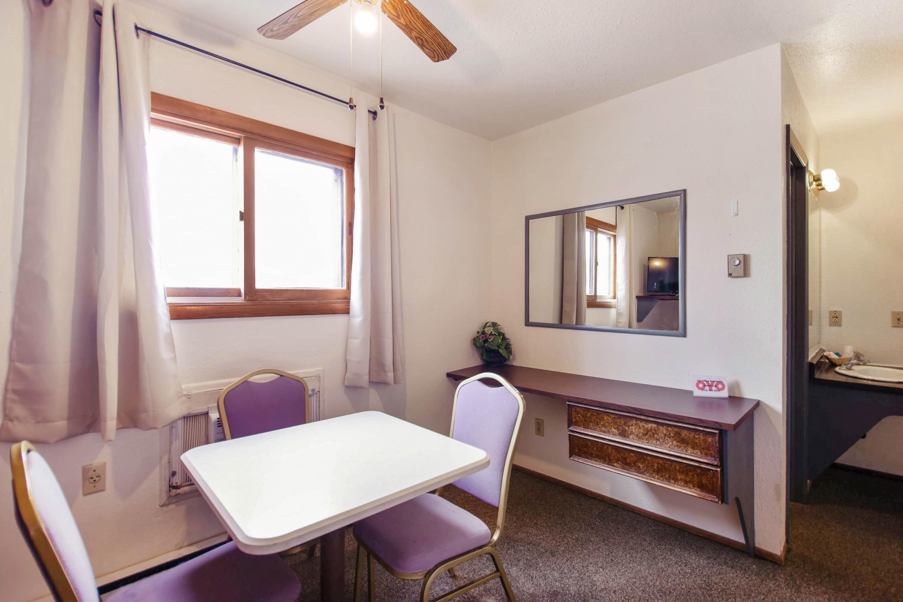 Oyo Hotel Cheyenne Wells - Us 40 ภายนอก รูปภาพ