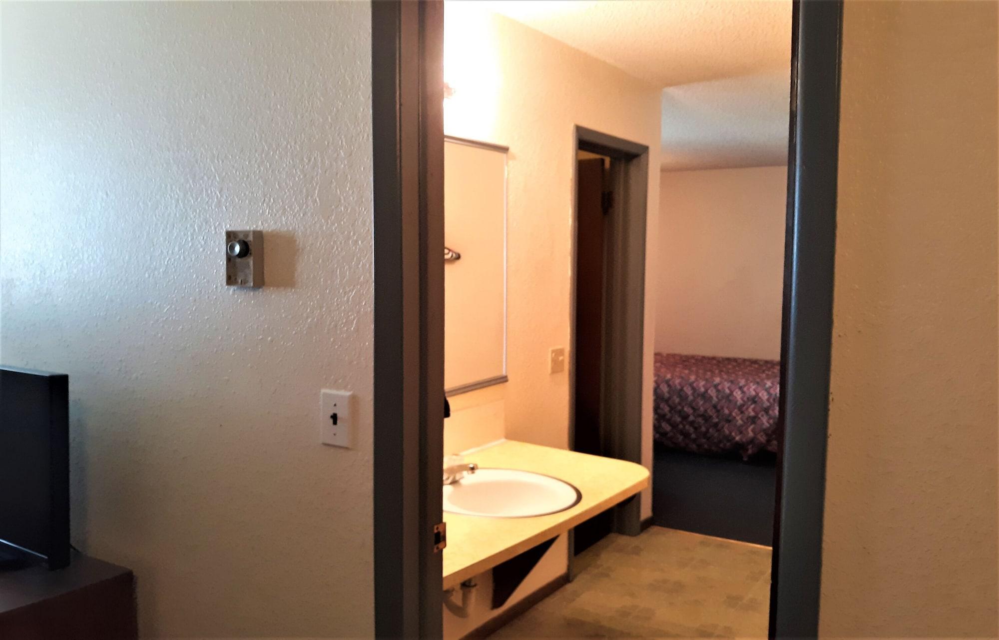 Oyo Hotel Cheyenne Wells - Us 40 ภายนอก รูปภาพ