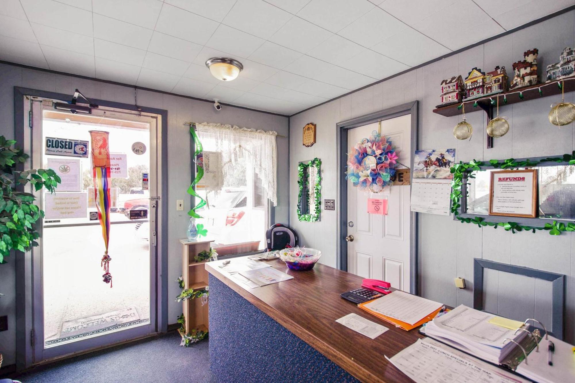 Oyo Hotel Cheyenne Wells - Us 40 ภายนอก รูปภาพ