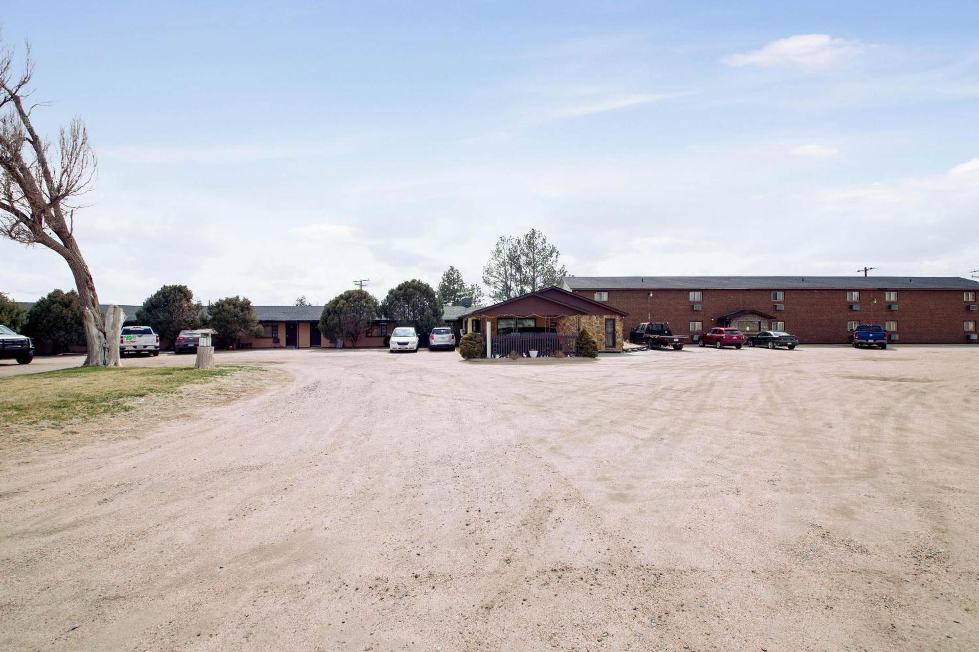 Oyo Hotel Cheyenne Wells - Us 40 ภายนอก รูปภาพ