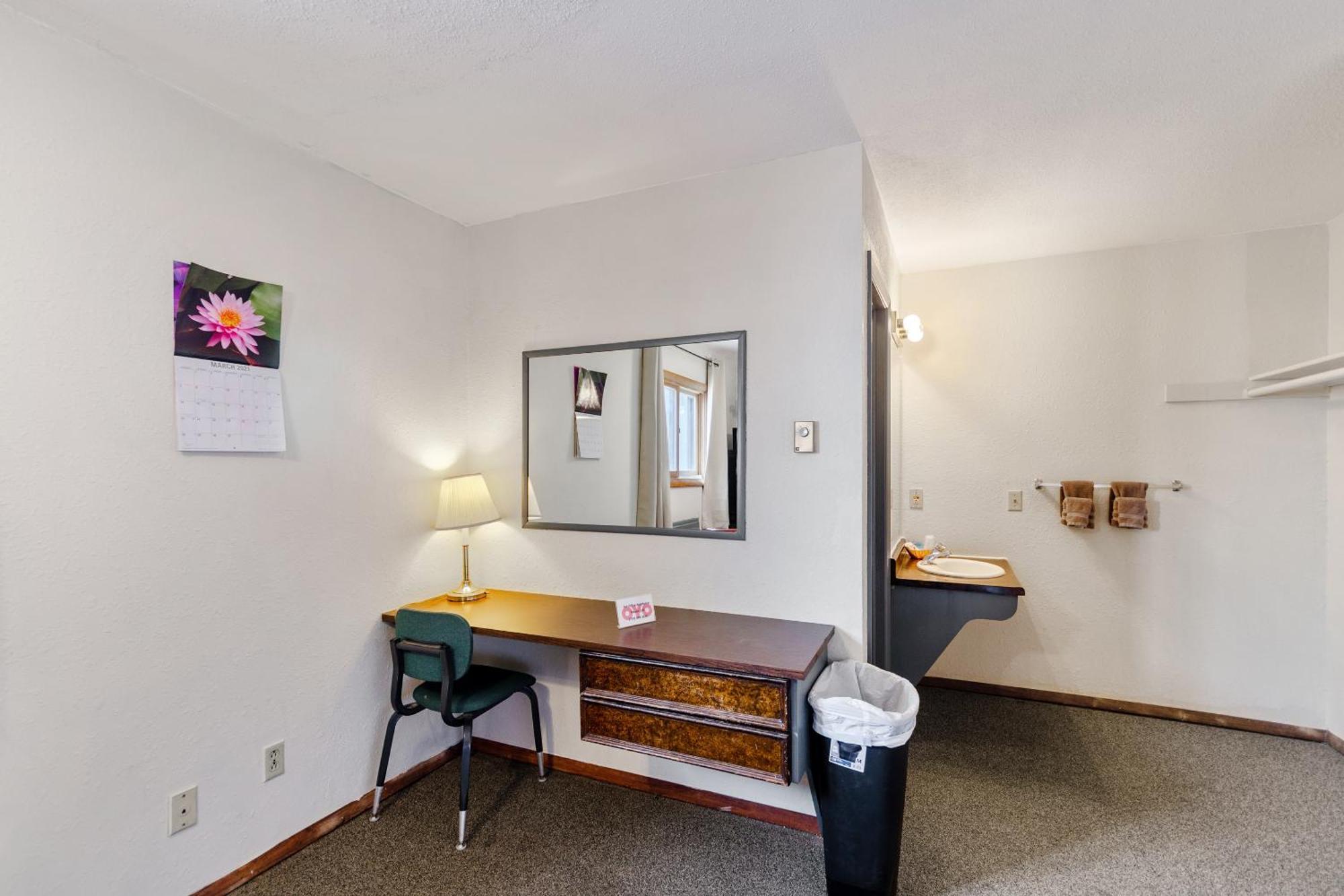 Oyo Hotel Cheyenne Wells - Us 40 ภายนอก รูปภาพ